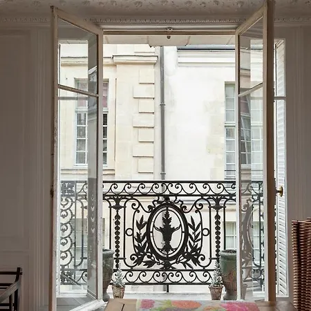 Apartment Island Gem Paris