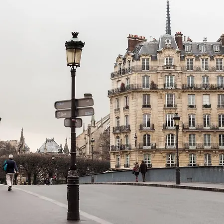 Island Gem Paris